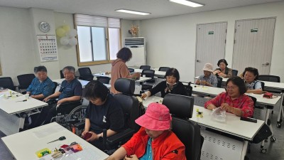 장애어르신 쉼마루 2026년 05월29일(금) 토탈공예(글라스아트 도어벨 만들기)교실